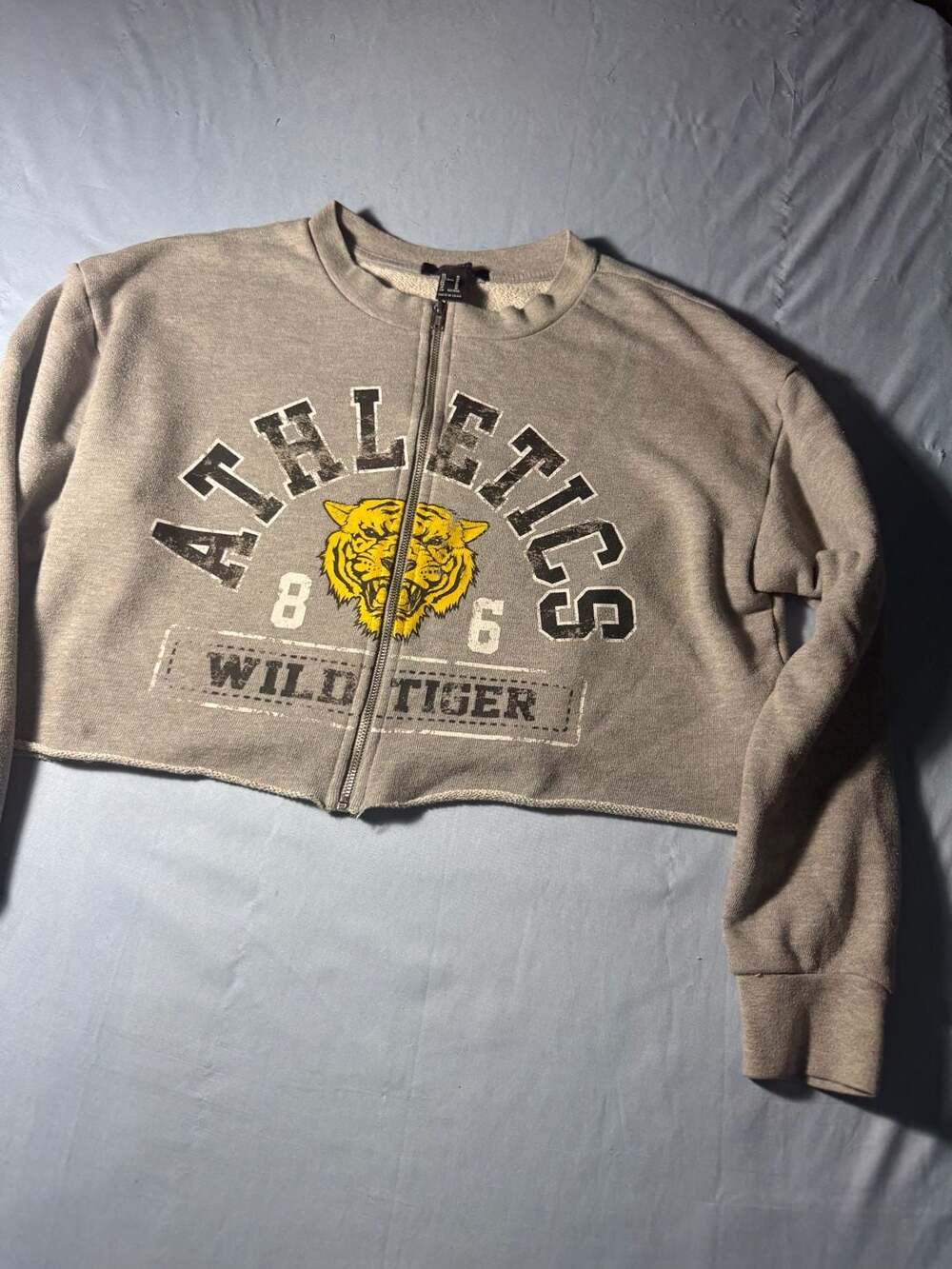 Forever 21 Athletics Wild Tiger Crop Zip Sweatshirt M